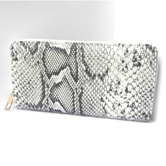 1 LEFT! Snake Printed Women’s Cute Trendy Summer Fall Fashion Wallet - Picture 3 of 4